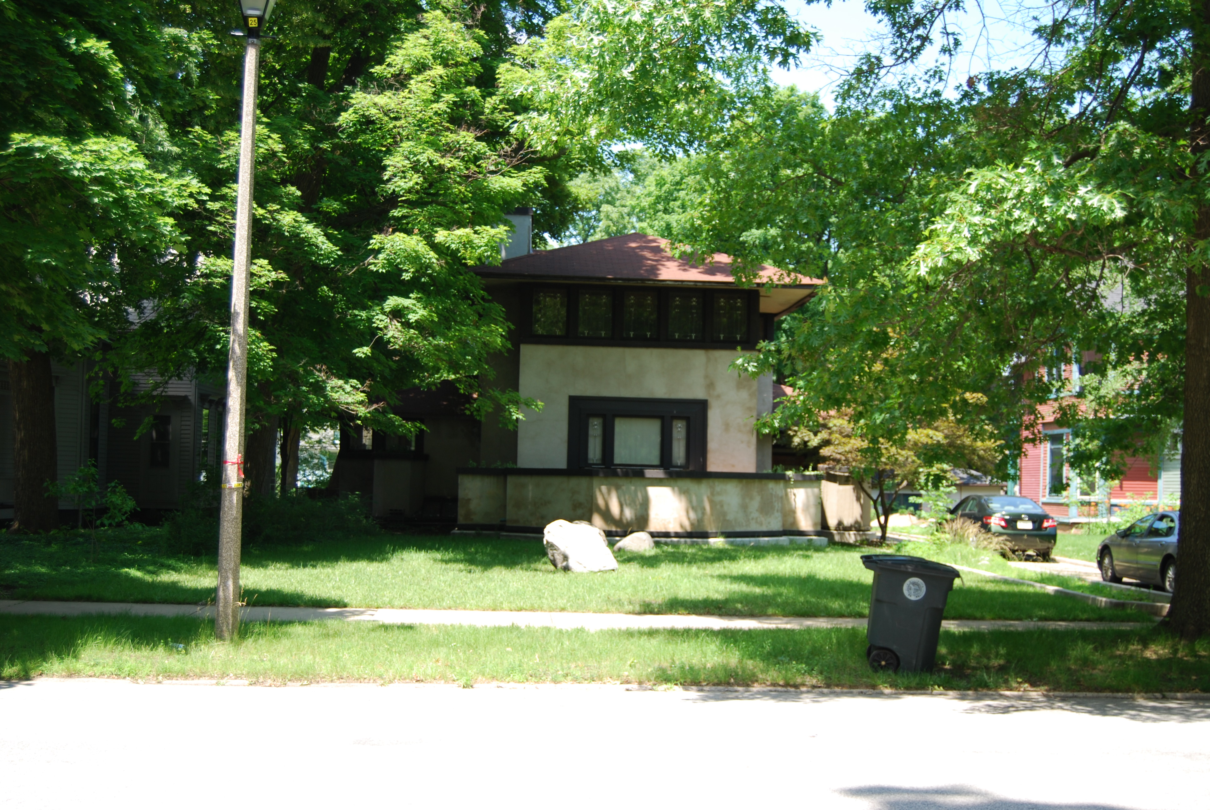 715 West Washington